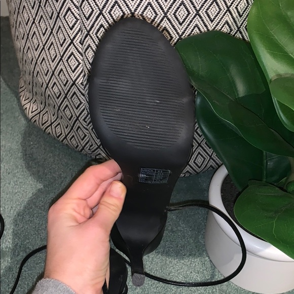 Black lace up stilettos - Picture 4 of 4